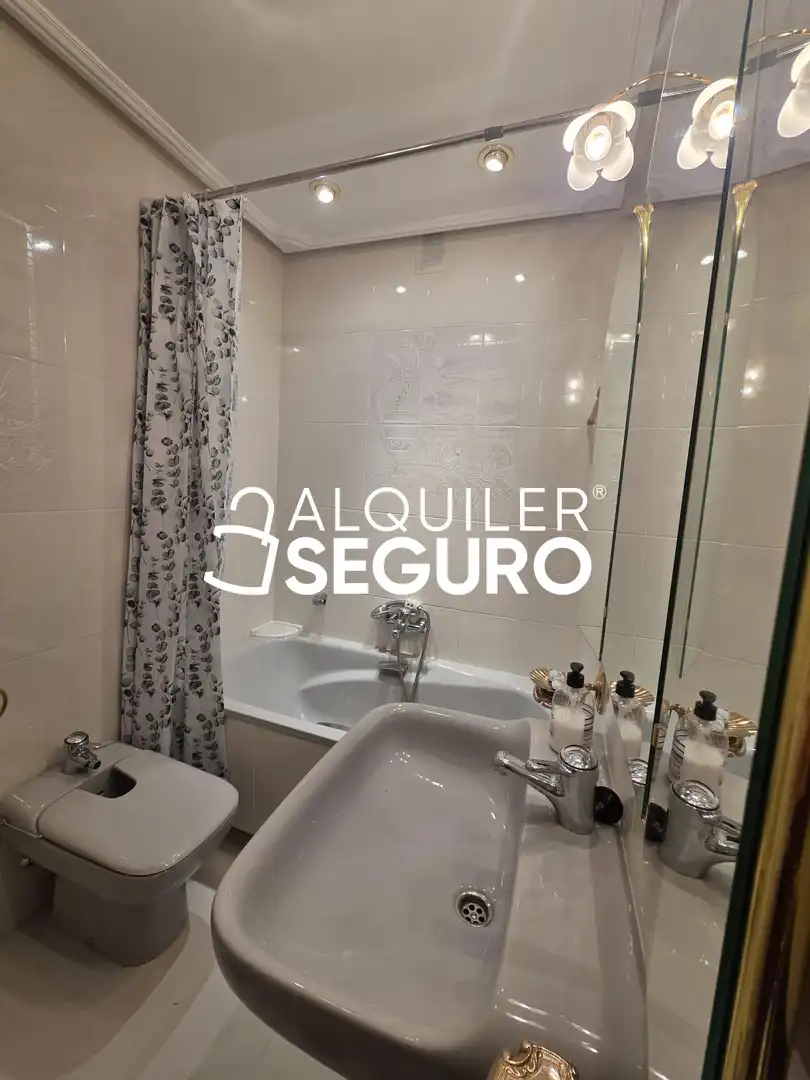 Bathroom of Flat for rent in Burgos  with Heating, Terrace and Furnished