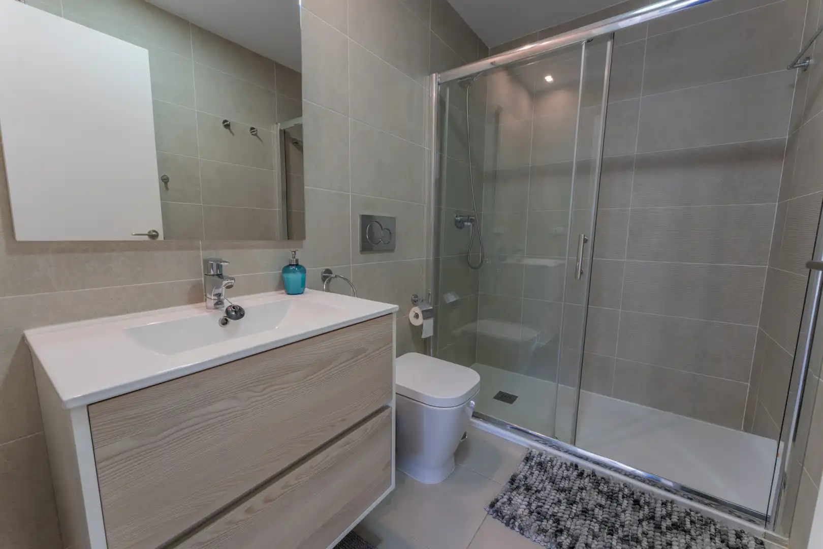 Baño de Apartamento en venta en Elche / Elx con Calefacción, Terraza y Piscina