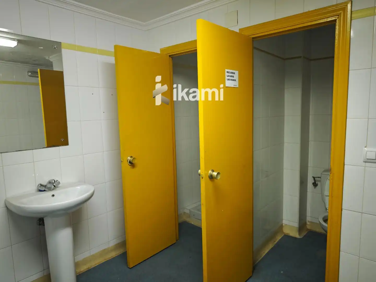 Badezimmer von Gebäude zum Verkauf in Alcorcón