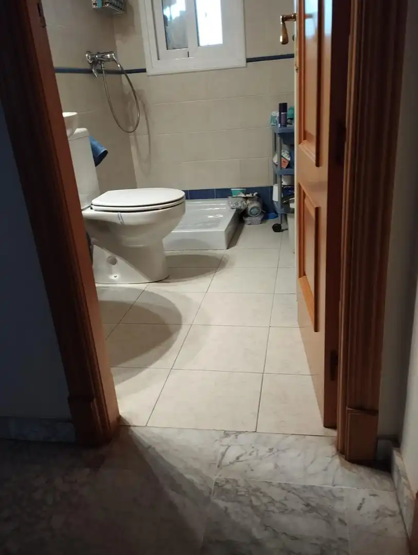 Bany de Casa adosada en venda en Córdoba amb Aire condicionat, Terrassa i Traster