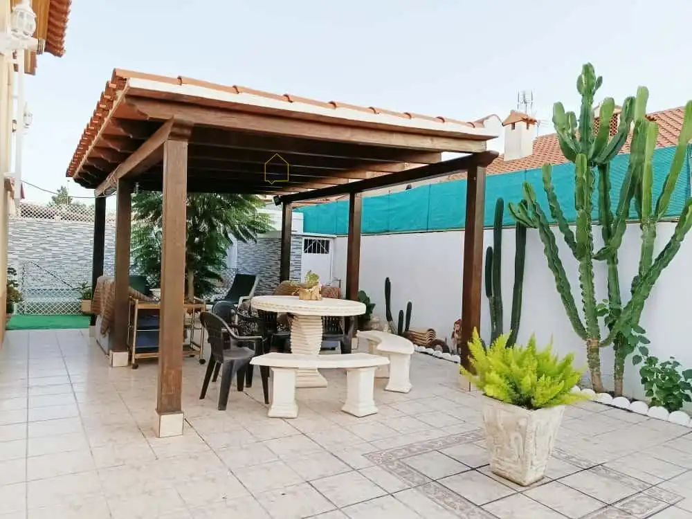 Houses for sale in Escucha