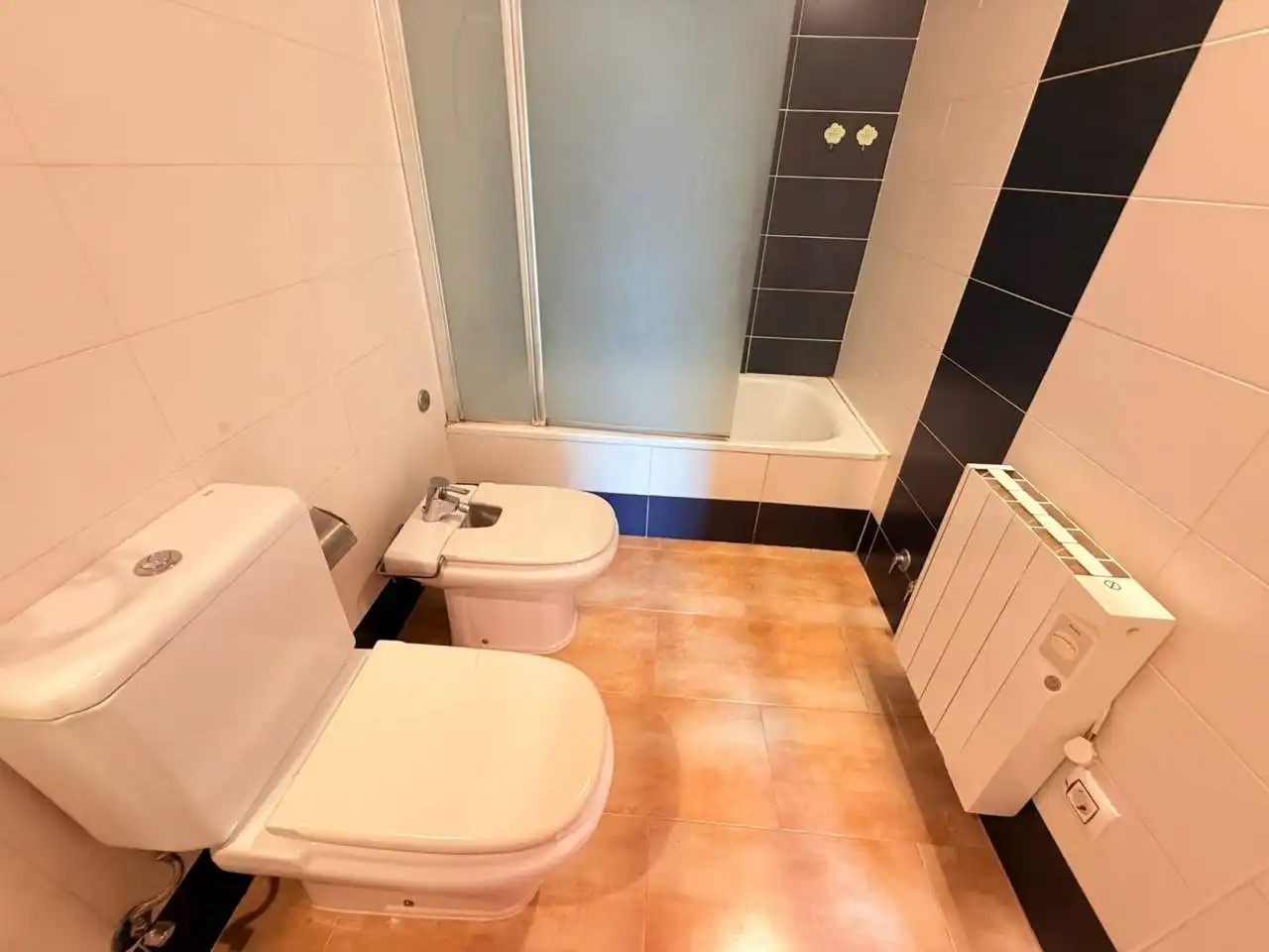 Bany de Pis en venda en Riells i Viabrea amb Calefacció, Terrassa i Balcó