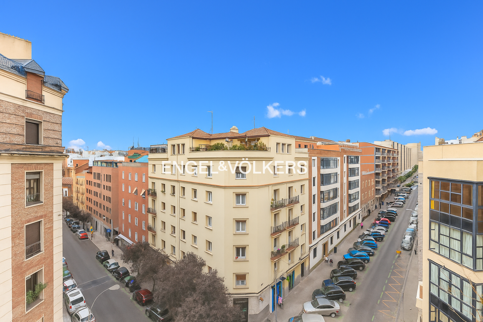 Exterior view of Apartment for sale in  Madrid Capital  with Air Conditioner, Heating and Private garden