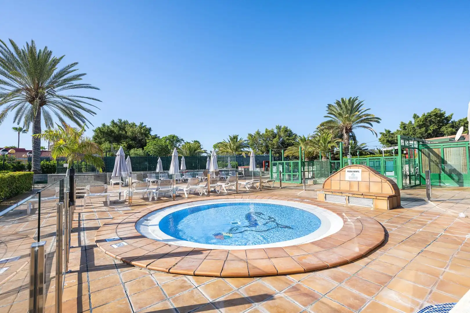 Piscina de Local en venda en San Bartolomé de Tirajana amb Moblat