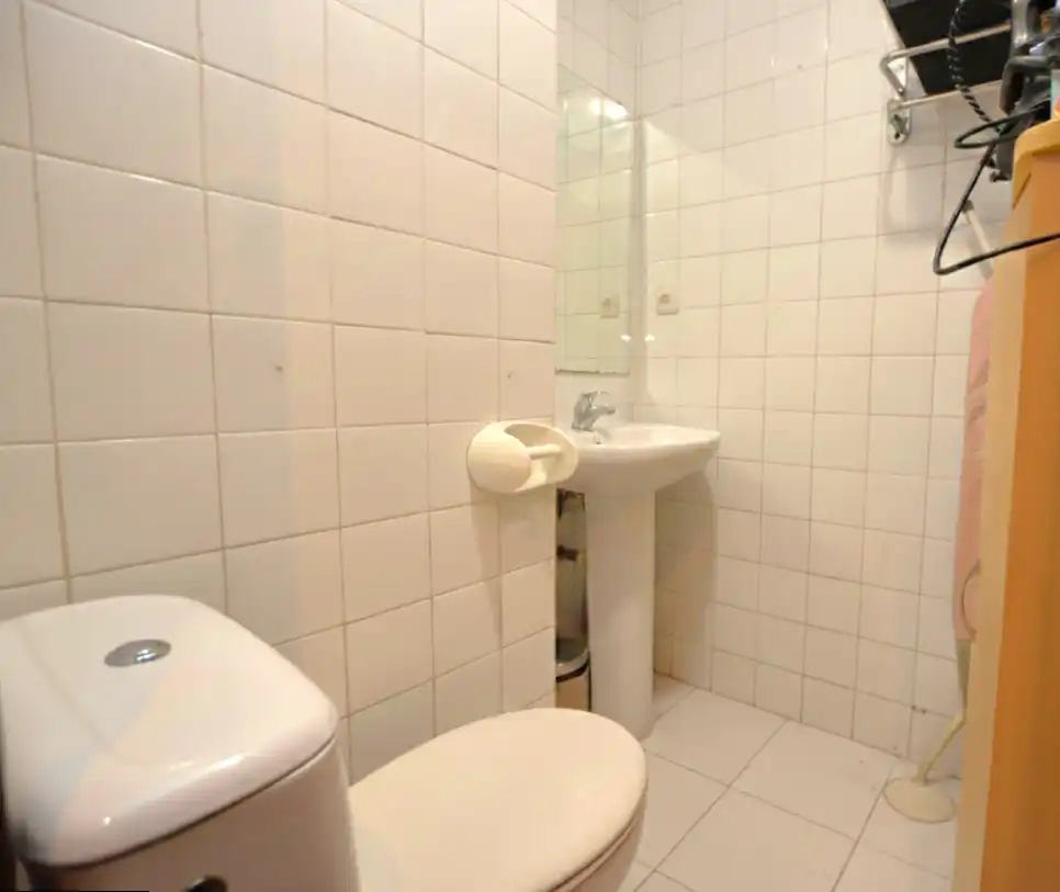 Bathroom of Flat for sale in Sevilla  with Air Conditioner, Heating and Terrace