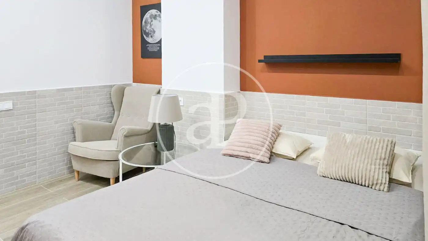 Bedroom of Flat for sale in Valencia  with Air Conditioner, Heating and Furnished