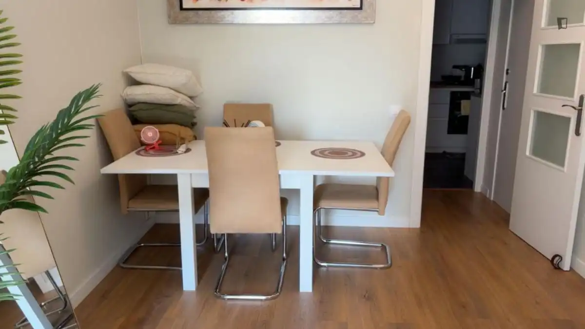 Comedor de Apartamento para compartir en Barcelona con Amueblado, Horno y Lavadora