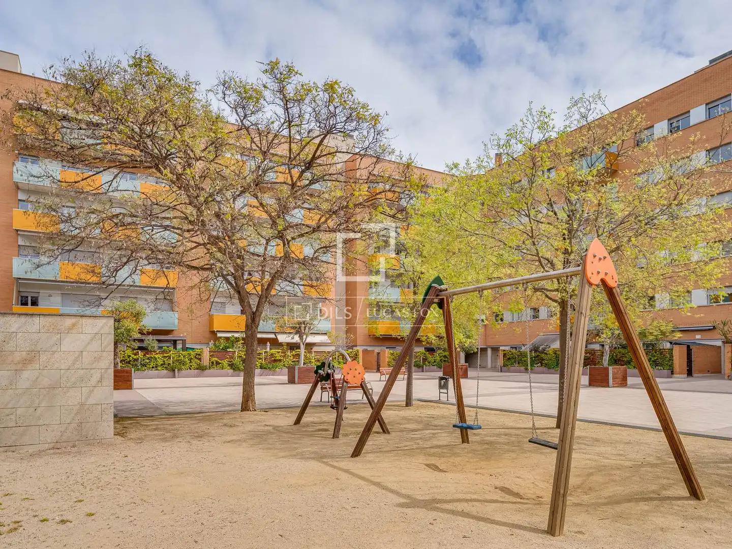 Vista exterior de Pis en venda en Barcelona amb Aire condicionat, Parquet i Piscina
