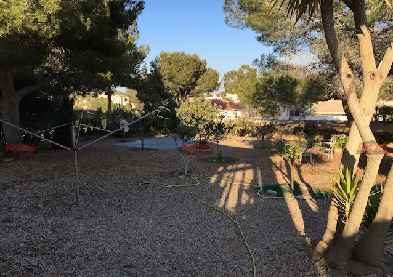 Chalet con jardín en venta en Calle Mimosa 23, imagen 2