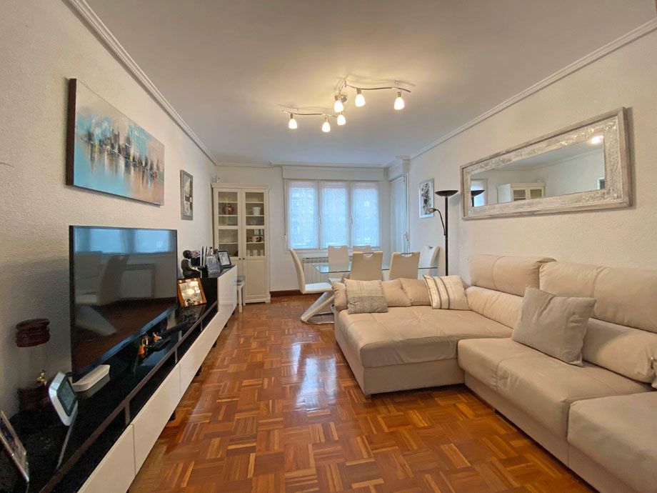 Sala de estar de Piso en venta en Vitoria - Gasteiz con Calefacción, Parquet y Terraza