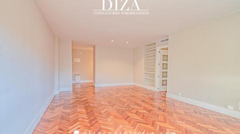 Foto 4 de Piso de alquiler en Niño Jesús,  Madrid Capital