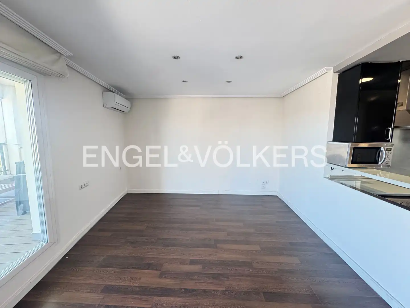 Balcony of Flat for rent in Madrid  with Air Conditioner, Heating and Parquet flooring