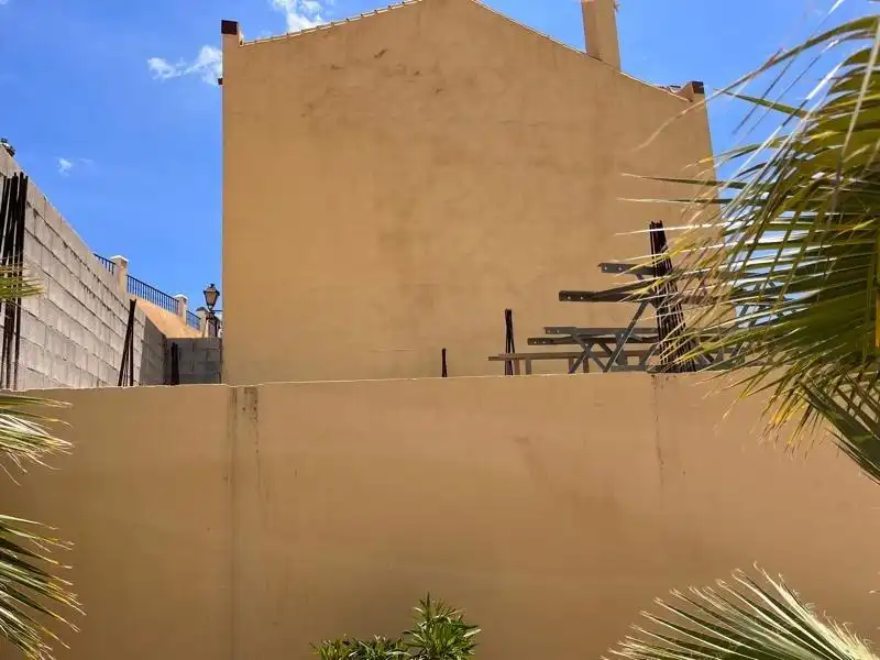 Vista exterior de Dúplex en venta en Nerja con Jardín privado