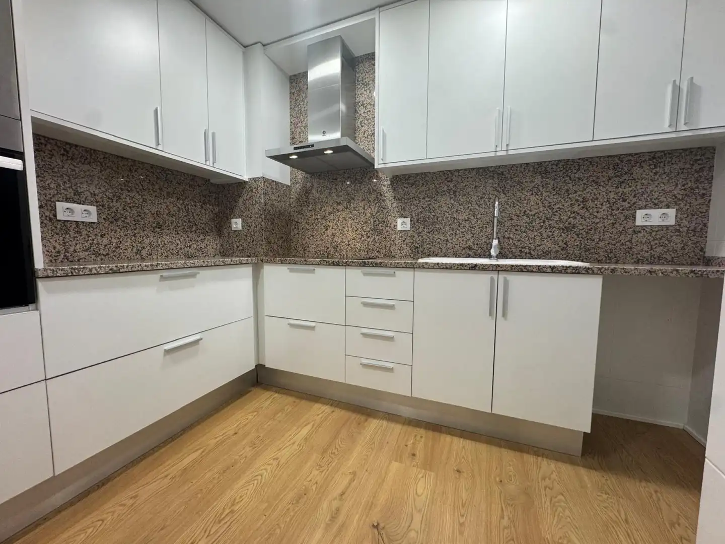 Cuina de Pis en venda en Manresa amb Calefacció, Parquet i Traster
