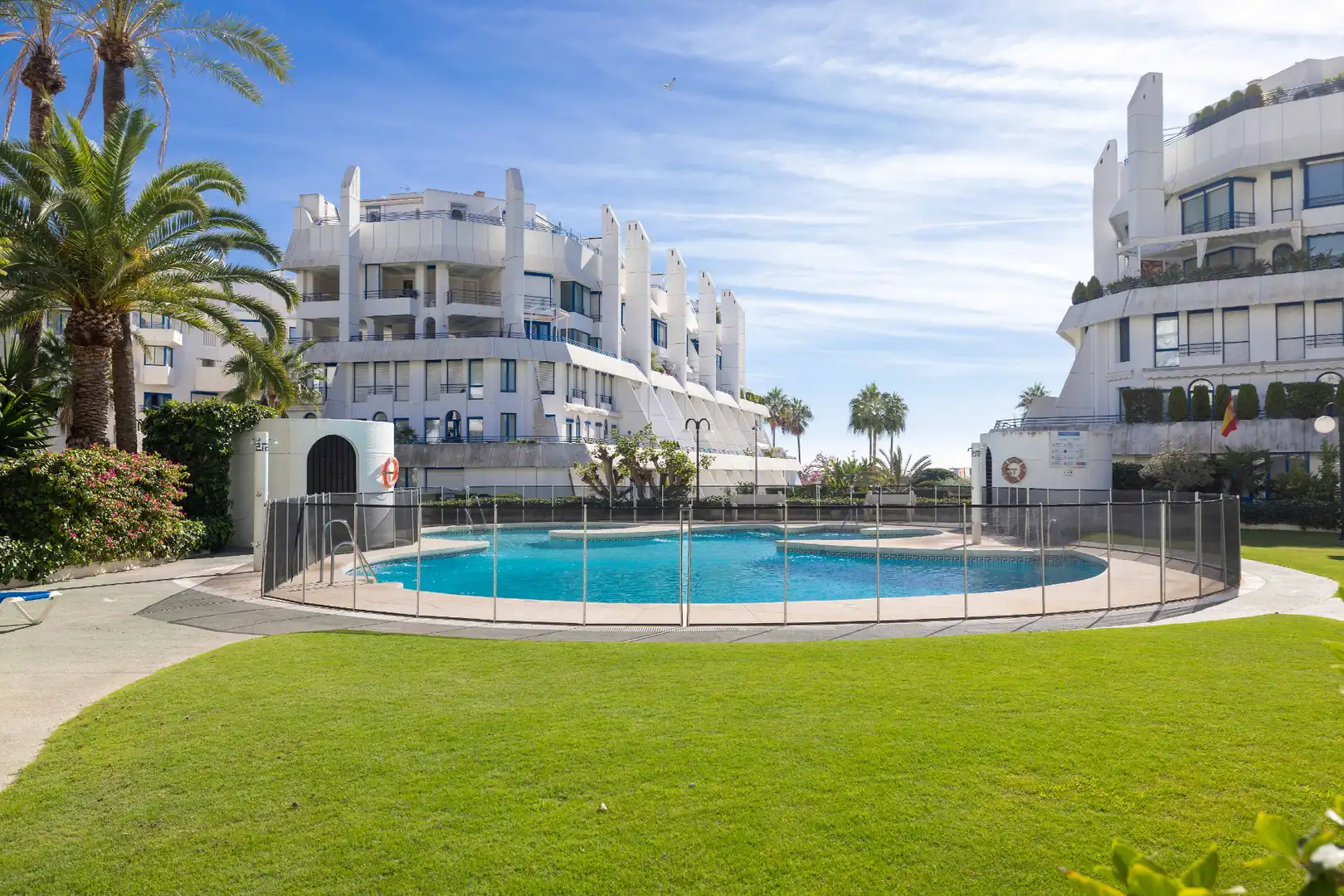 Schwimmbecken von Erdgeschoss zum Verkauf in Marbella mit Klimaanlage, Heizung und Terrasse