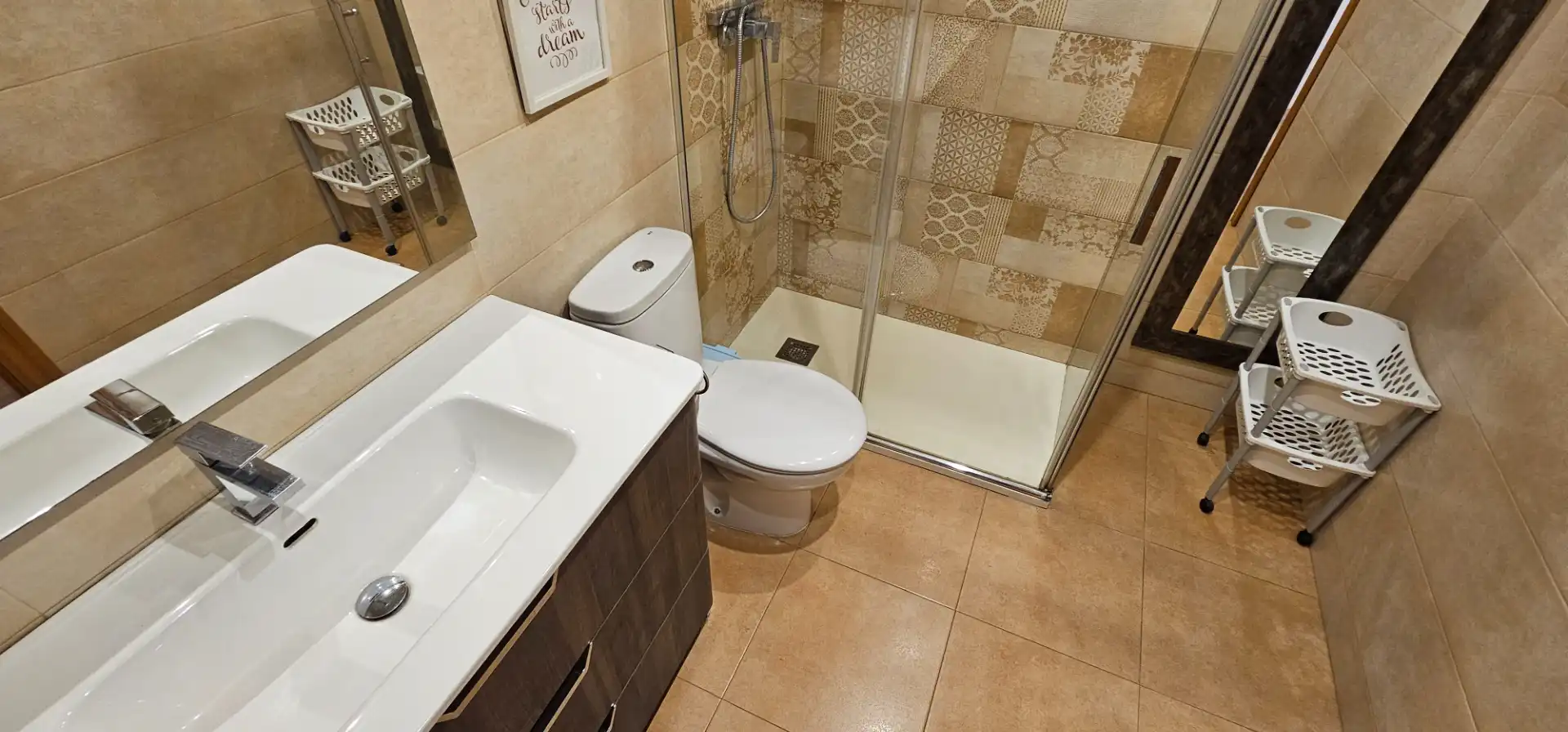 Baño de Piso de alquiler en Maracena con Aire acondicionado, Amueblado y Balcón