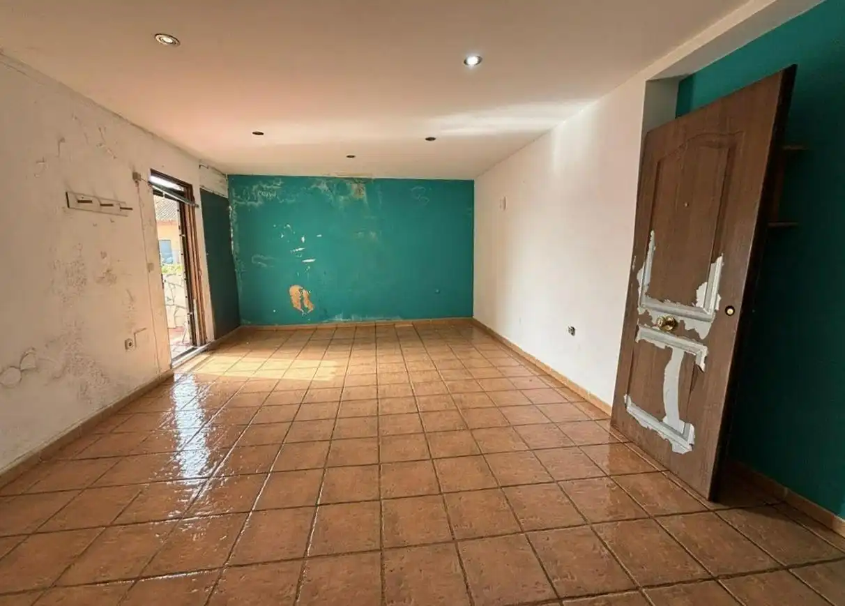 Detached homes for sale in Algeciras  with Private garden