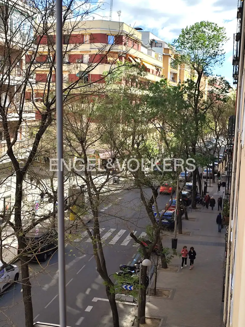 Vista exterior de Pis en venda en Madrid amb Aire condicionat, Calefacció i Terrassa