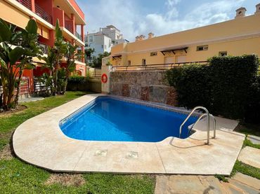 Pis amb piscina en venda a Calle Albatros