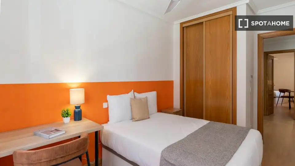 Bedroom of Flat for rent in Madrid  with Air Conditioner, Heating and Furnished