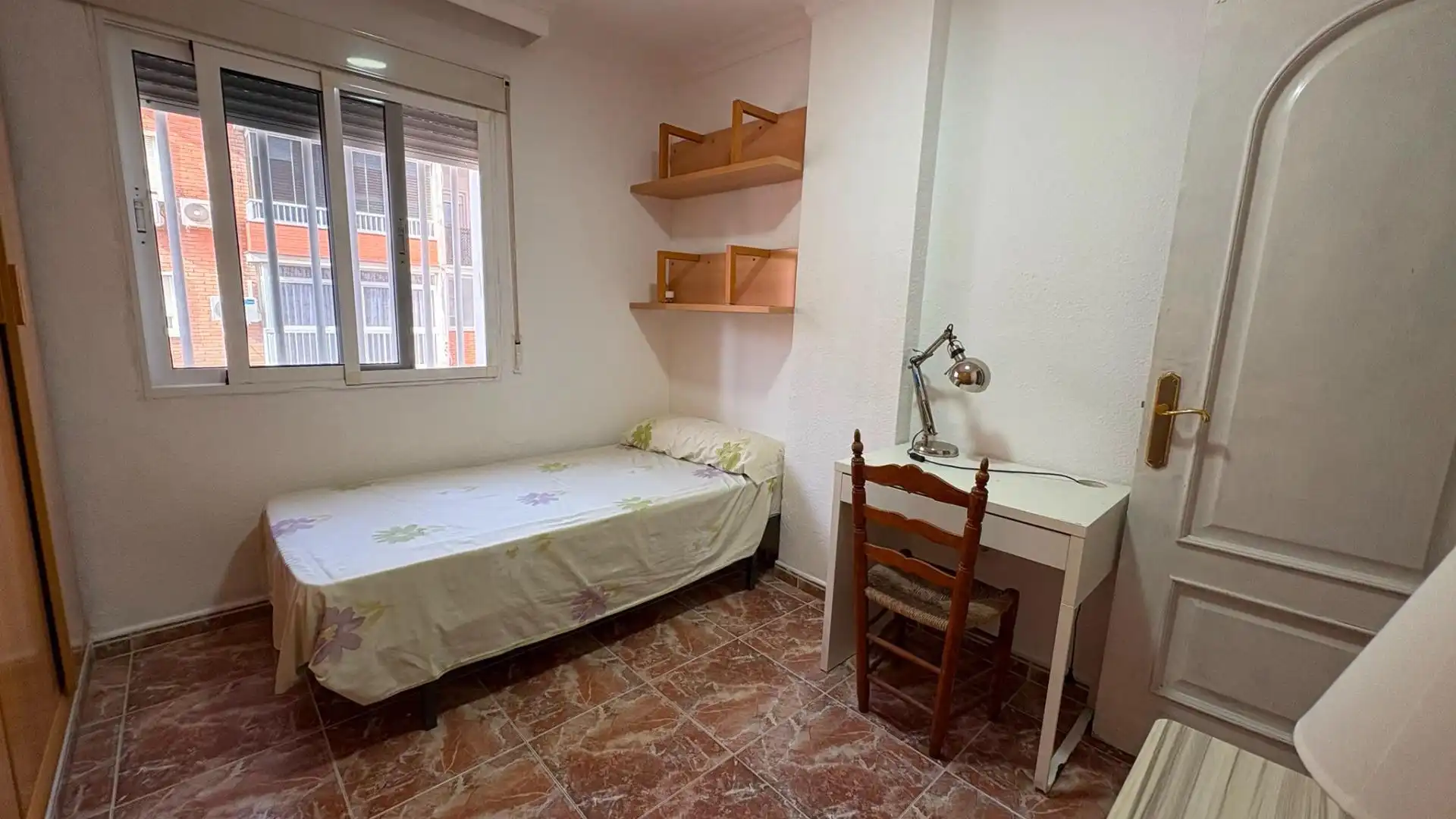 Habitación de Piso de alquiler en Málaga con Aire acondicionado, Amueblado y Balcón