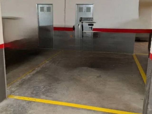 Garaje en Venta en Calle Albares, 1G en Centro