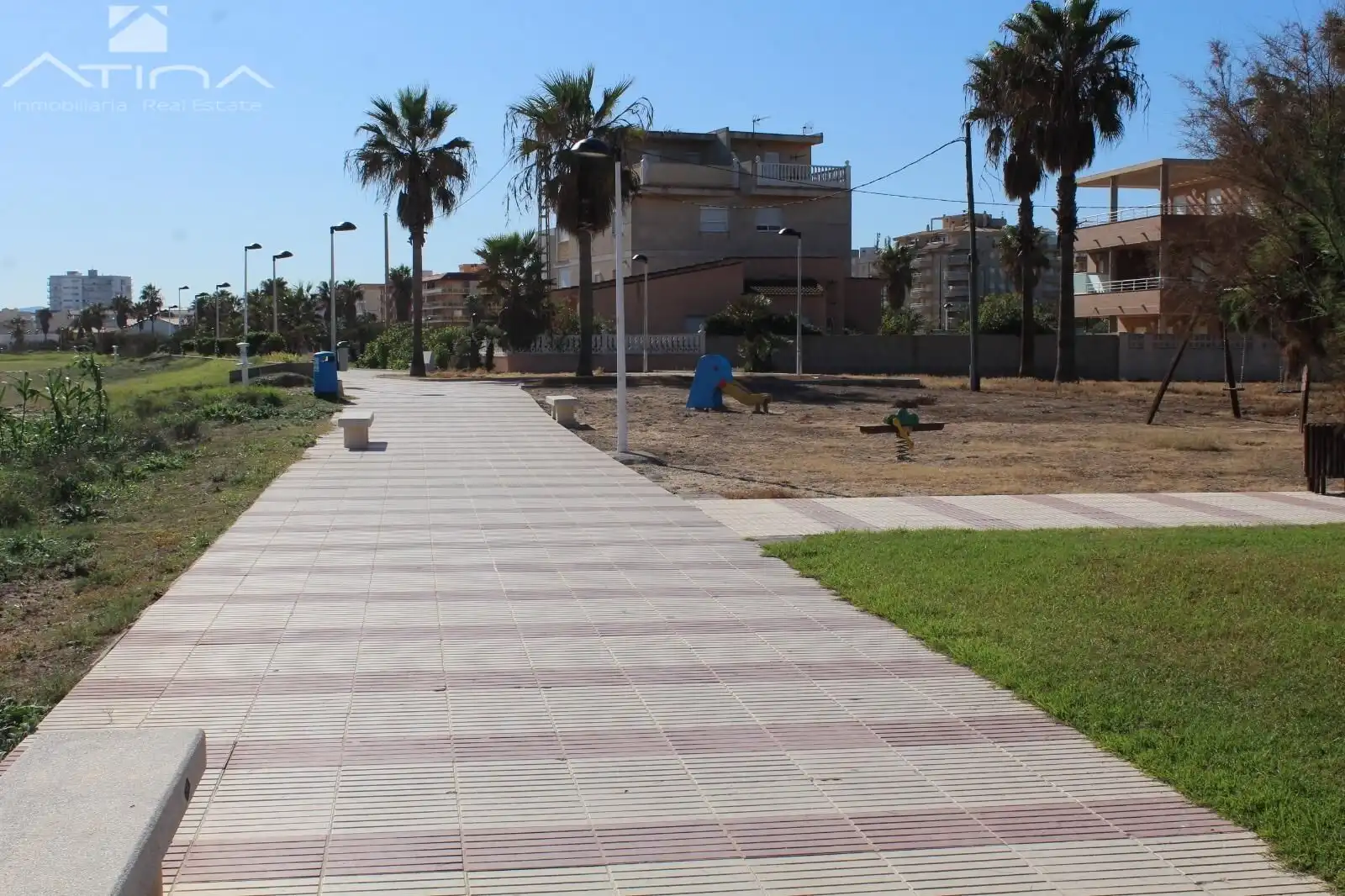Vista exterior de Estudi en venda en Daimús amb Aire condicionat, Calefacció i Piscina comunitària
