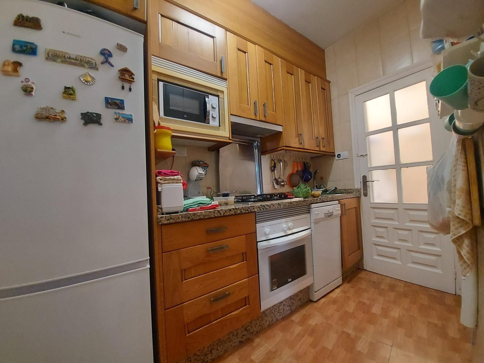 Cuina de Planta baixa en venda en Roquetas de Mar amb Parquet i Moblat