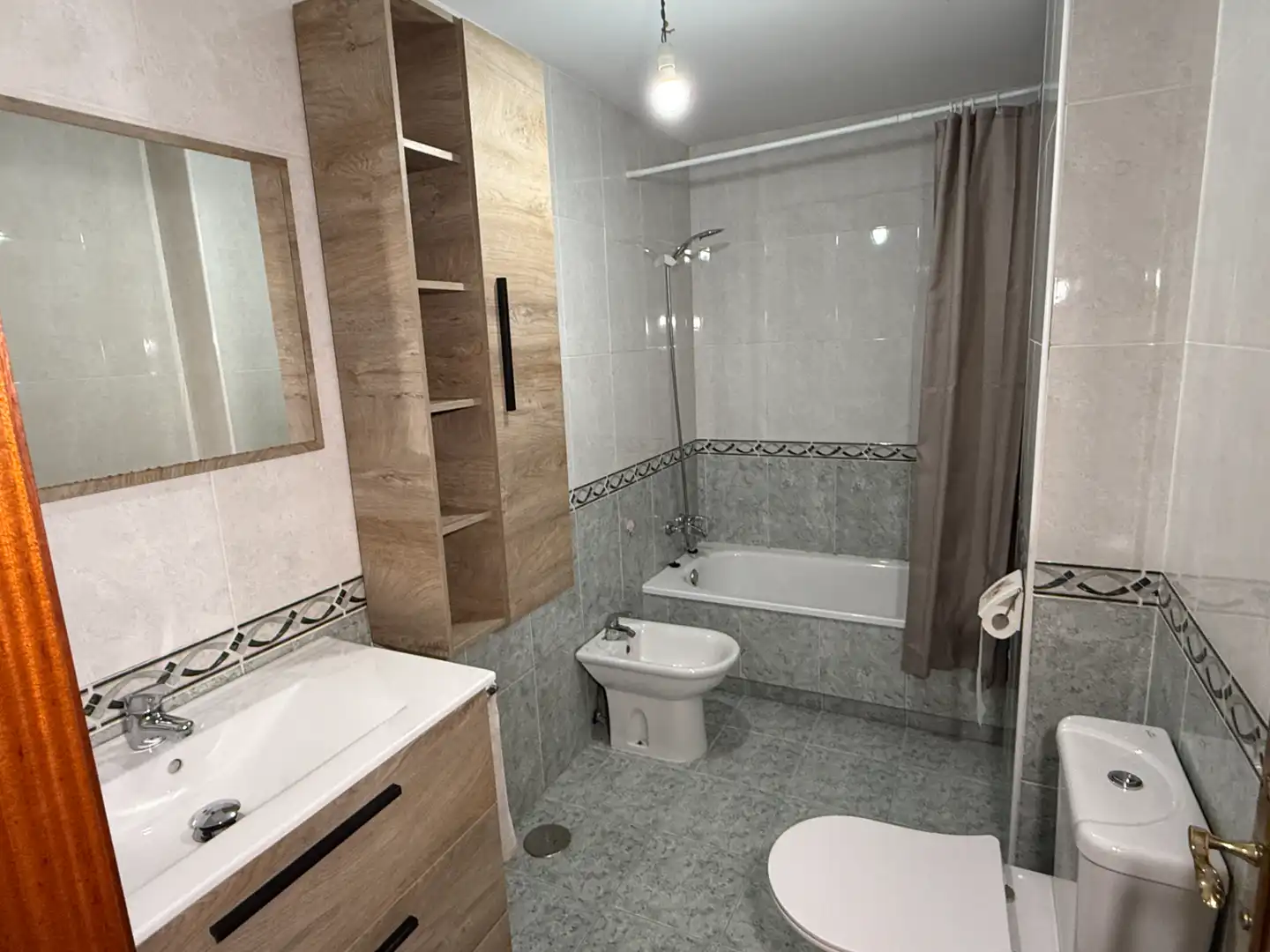 Bathroom of Flat for sale in Cangas   with Heating, Parquet flooring and Storage room