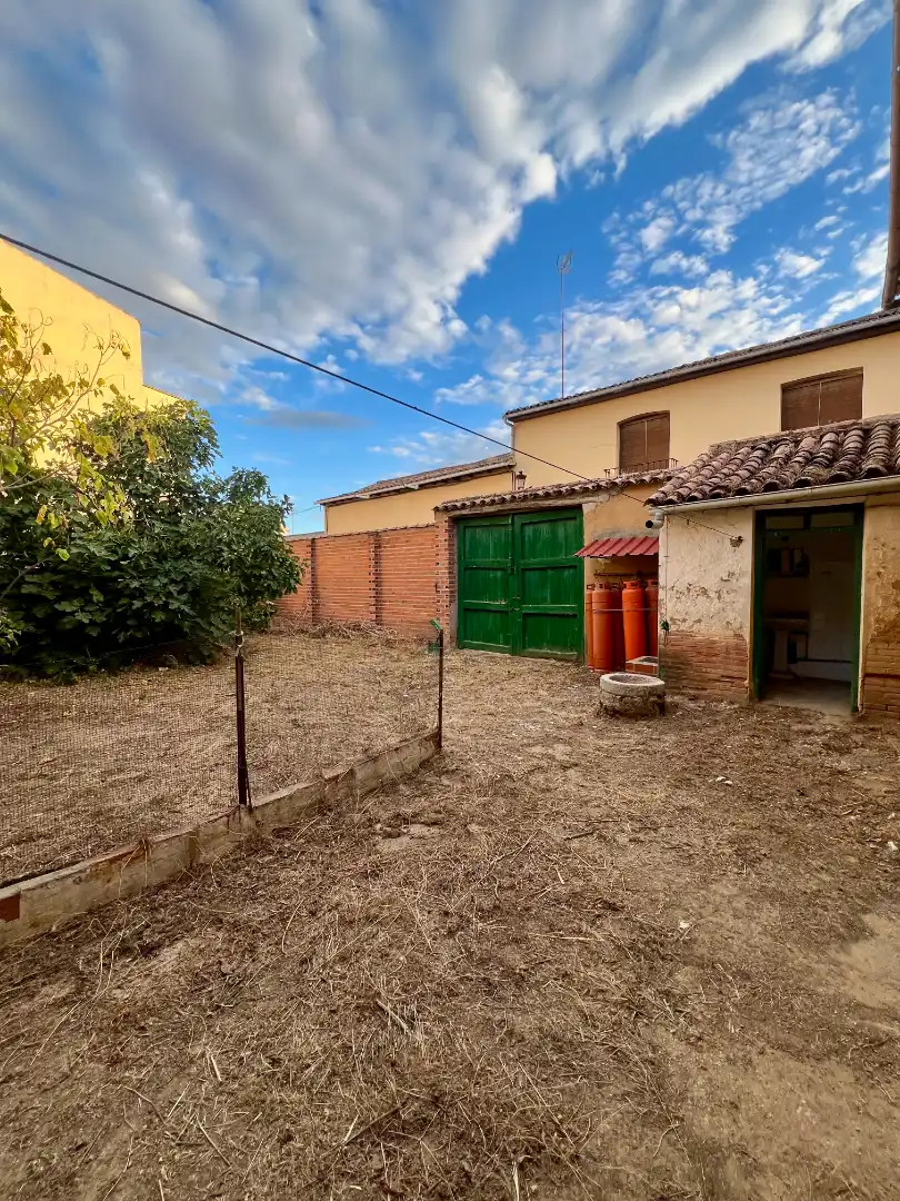 Vista exterior de Finca rústica en venda en Mayorga amb Jardí privat i Traster