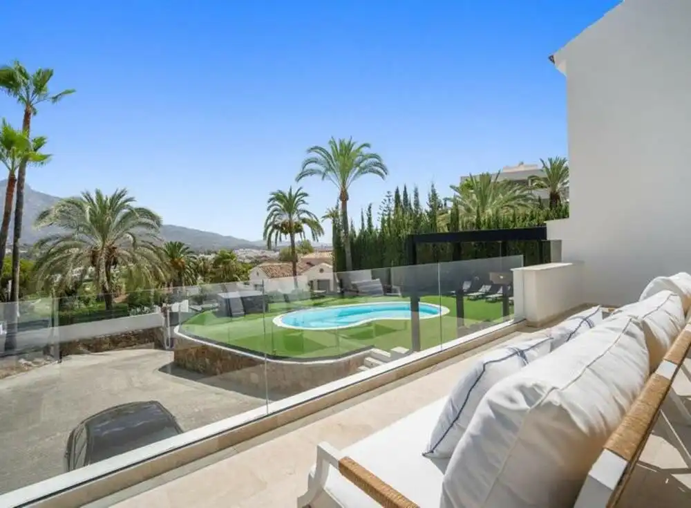 Terrace of Houses for sale in Nueva Andalucía