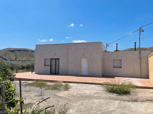 Vista exterior de Casa o xalet en venda en Santa Fe de Mondújar amb Aire condicionat, Calefacció i Jardí privat