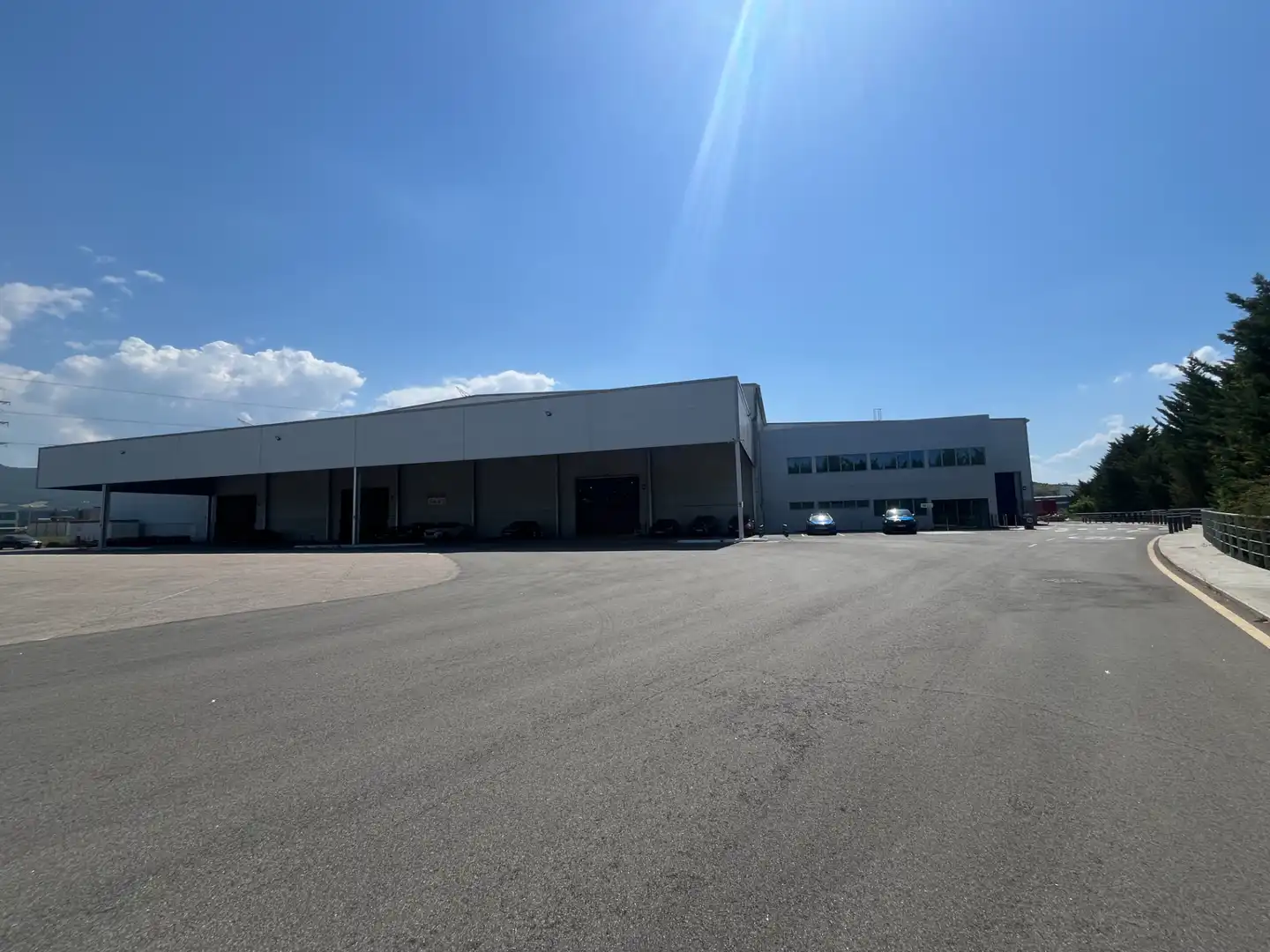 Vista exterior de Nau industrial en venda en Vitoria - Gasteiz amb Calefacció i Alarma