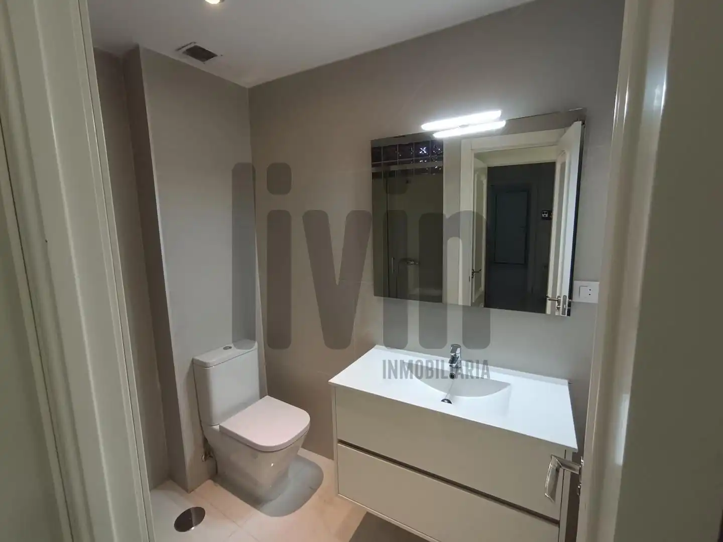 Badezimmer von Wohnung zur Miete in Jaén mit Klimaanlage, Terrasse und Möbliert