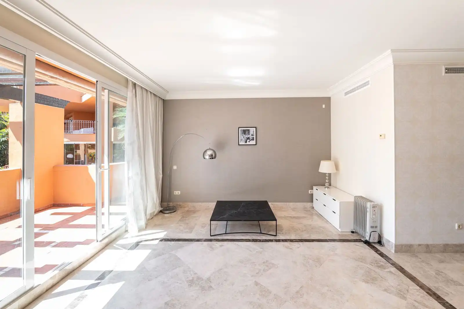 Living room of Attic for sale in Marbella  with Terrace, Storage room and Furnished