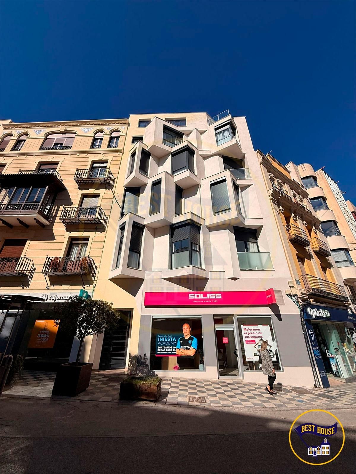 Pis de lloguer a  JOSE COBO, Centro