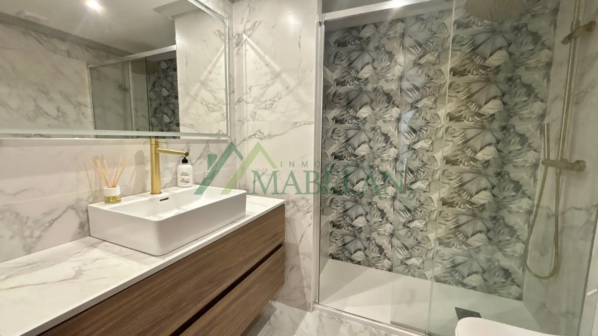 Badezimmer von Dachboden zum Verkauf in Las Rozas de Madrid mit Klimaanlage, Heizung und Parkett