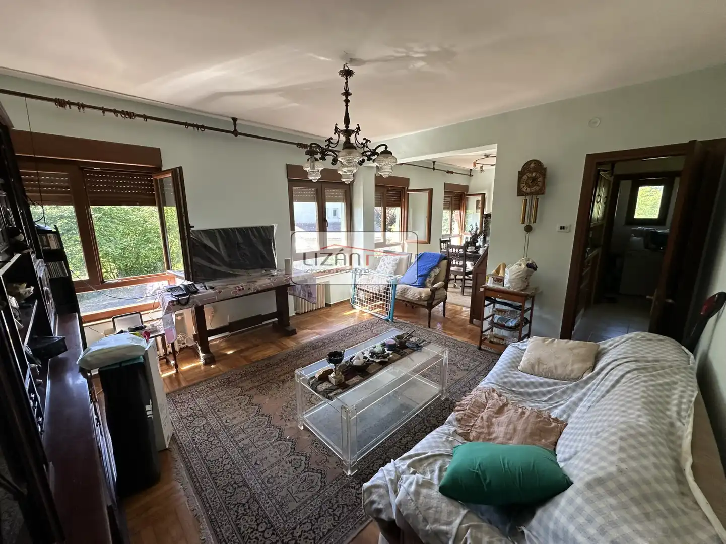 Sala d'estar de Casa o xalet en venda en Siero amb Calefacció i Parquet