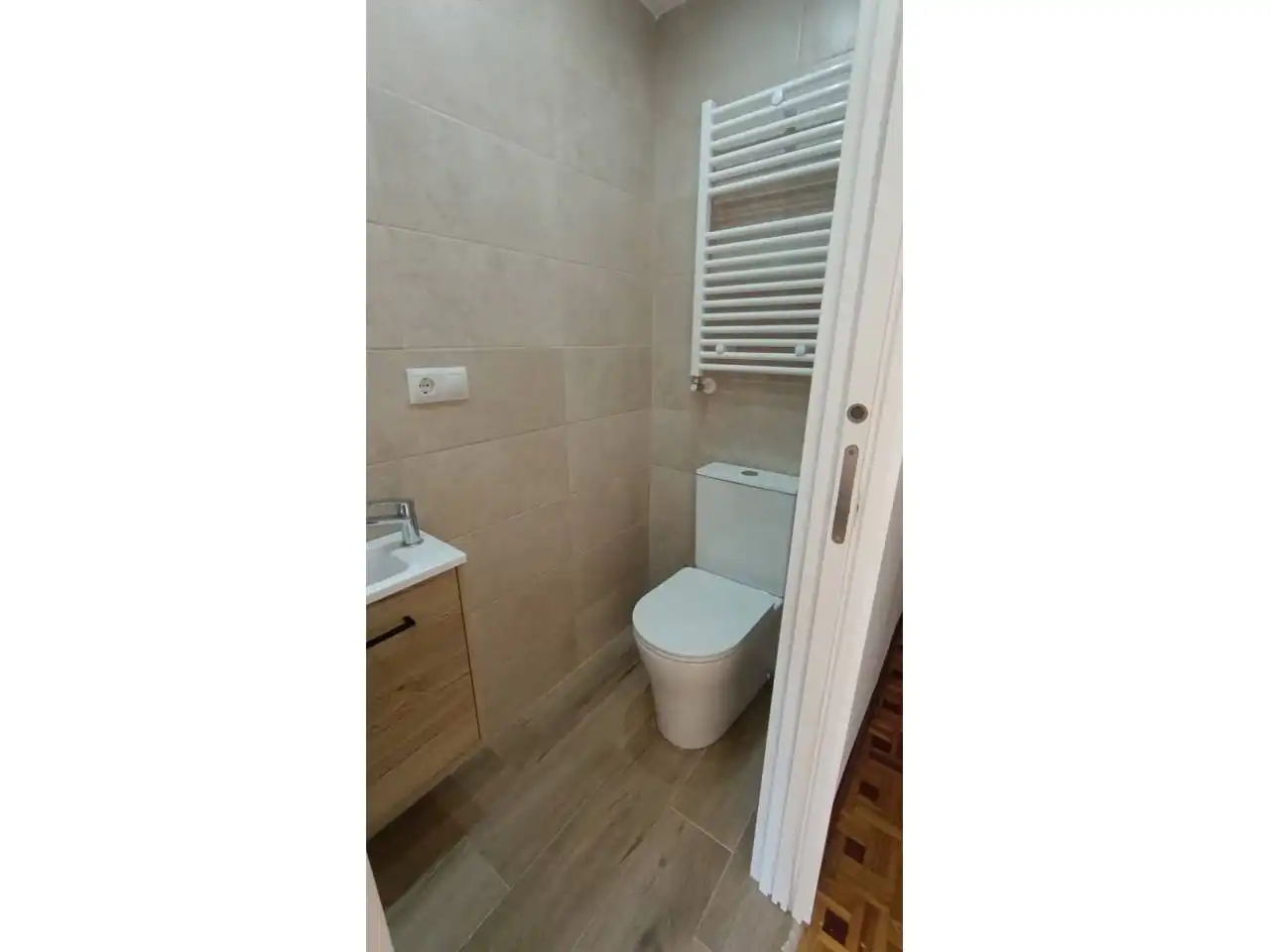 Bathroom of Flat for rent in Burgos  with Heating, Parquet flooring and Furnished