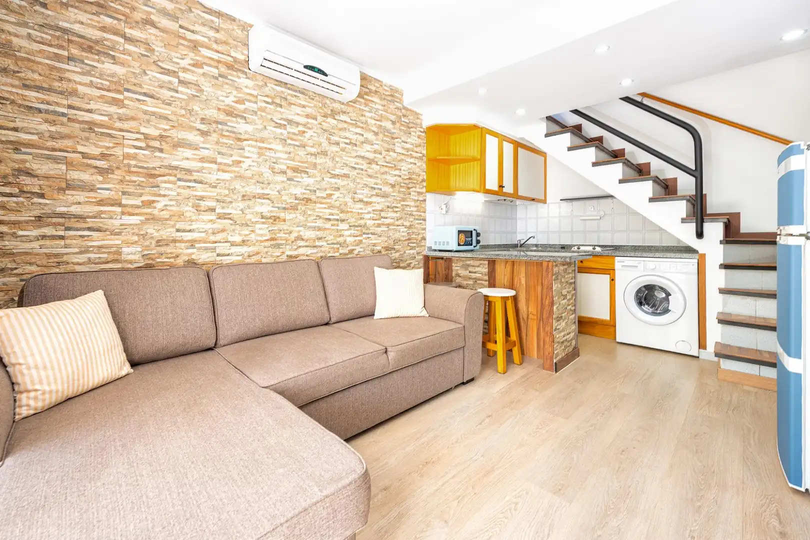 Sala de estar de Casa adosada en venta en San Bartolomé de Tirajana con Aire acondicionado, Jardín privado y Terraza