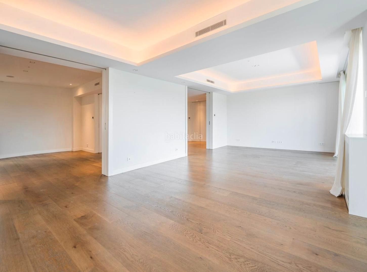 Exterior view of Flat for sale in  Barcelona Capital  with Terrace and Community pool