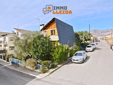 Casa con balcone in vendita a Calle GERMA FREDERIC 11