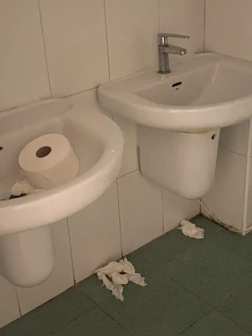 Bany de Local en venda en Albacete amb Aire condicionat, Calefacció i Moblat
