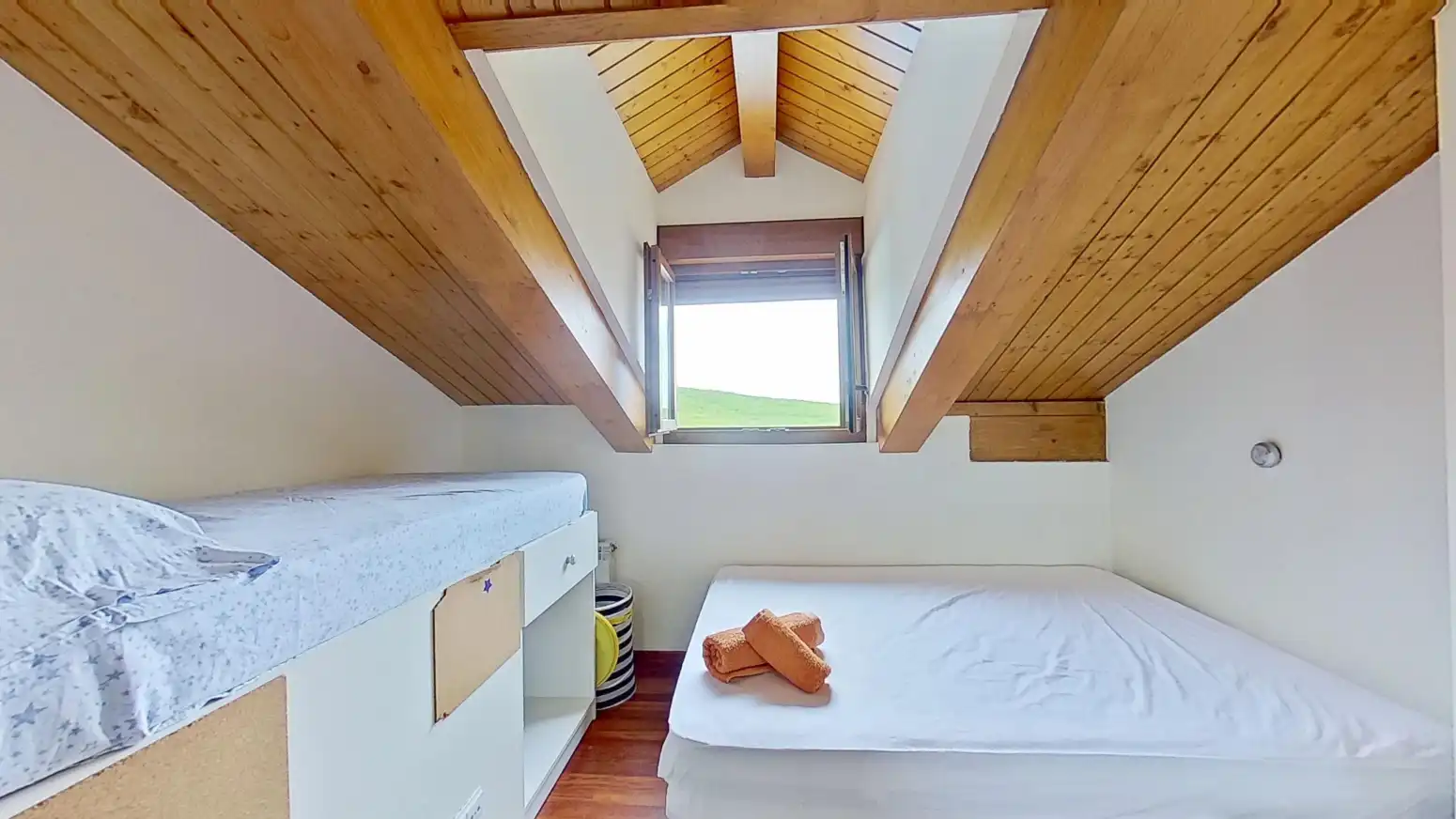 Habitación de Piso en venta en Alfoz de Lloredo con Calefacción, Parquet y Balcón