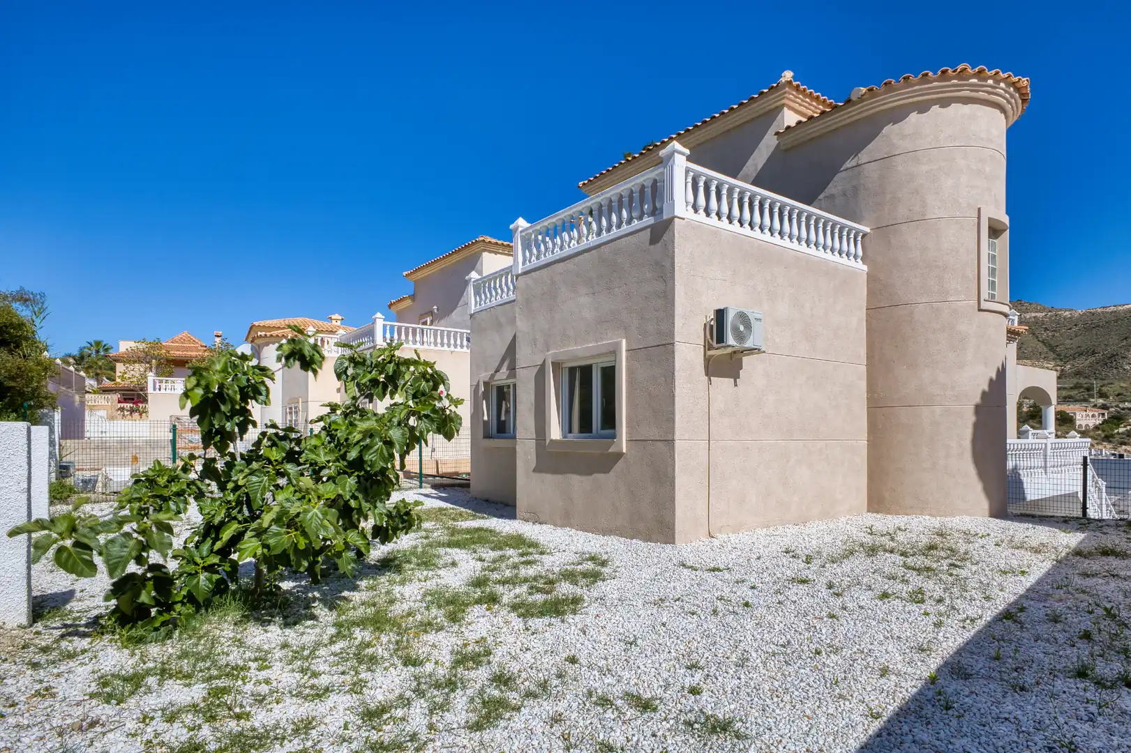 Vista exterior de Casa o xalet en venda en El Campello amb Aire condicionat, Calefacció i Jardí privat