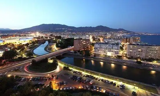 Außenansicht von Erdgeschoss zum Verkauf in Fuengirola mit Klimaanlage, Privatgarten und Abstellraum