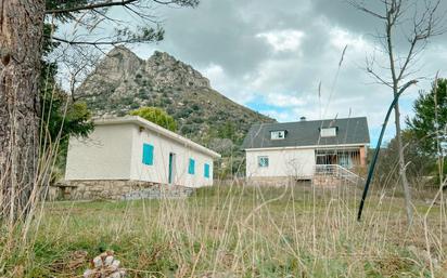 Vista exterior de Casa o xalet en venda en La Cabrera