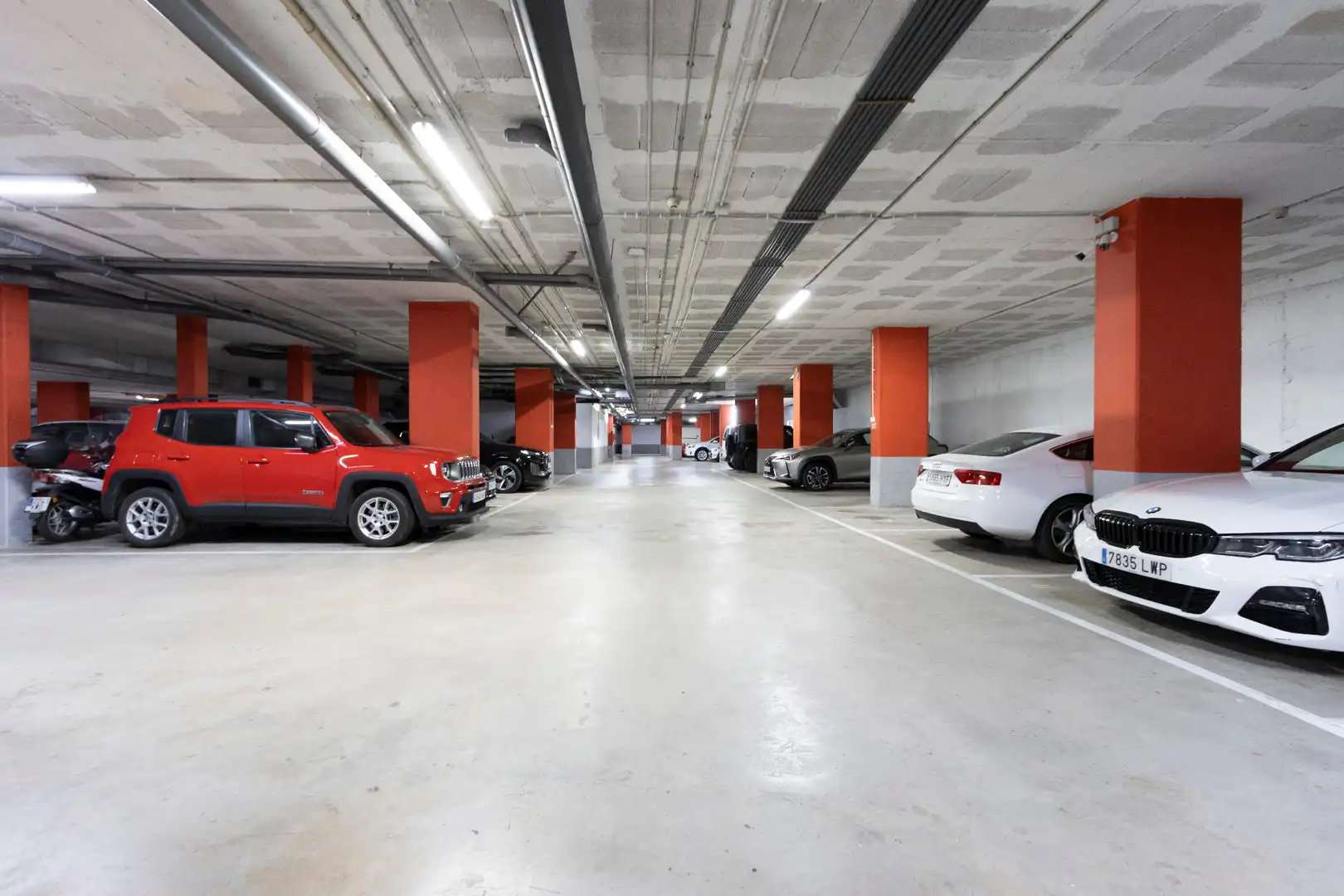 Parkplatz von Wohnung zum Verkauf in Barcelona mit Klimaanlage, Heizung und Parkett