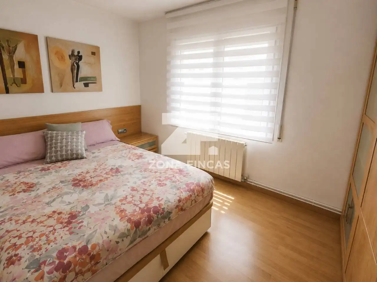 Bedroom of Flat for sale in Santa Coloma de Gramenet  with Air Conditioner, Heating and Parquet flooring