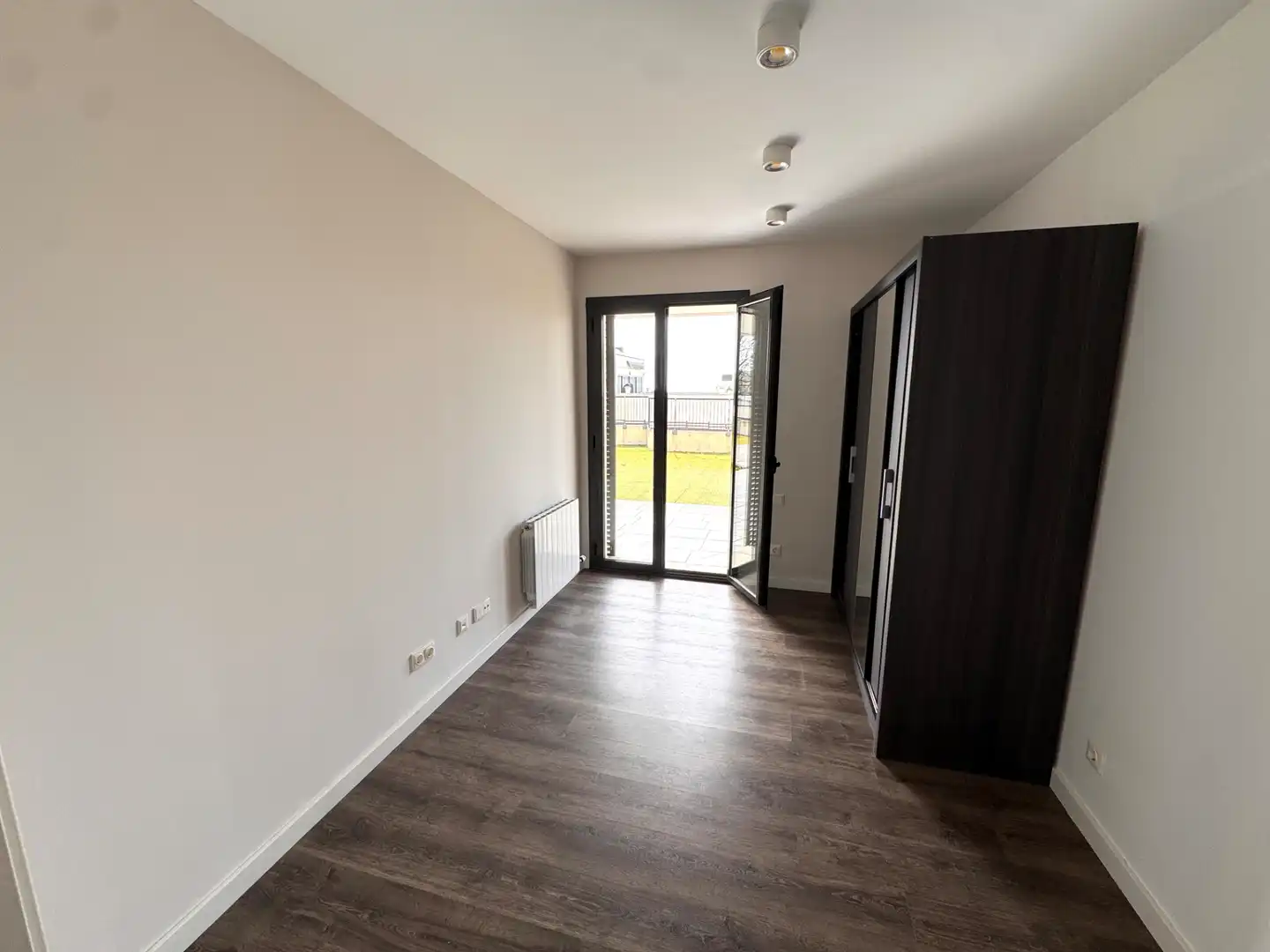 Habitación de Casa adosada en venta en Mataró con Aire acondicionado, Calefacción y Jardín privado